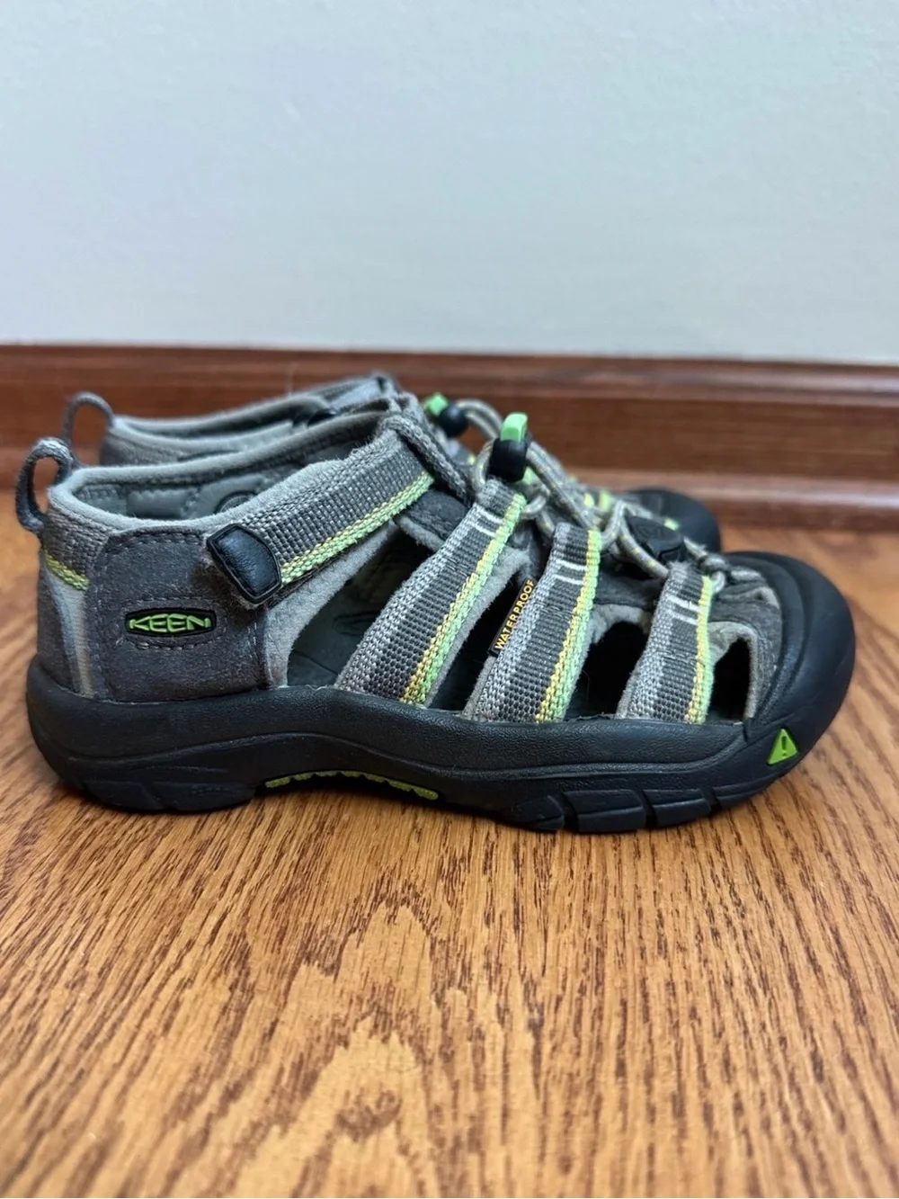 KEEN Newport Sandals Boys 12 Gray/Green